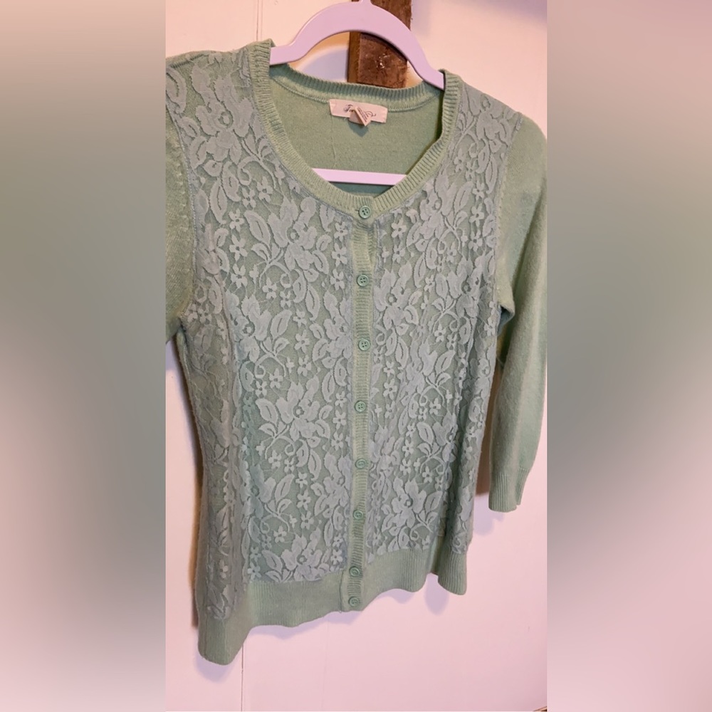 Cute Sweater/Cardigan. Lace. light green